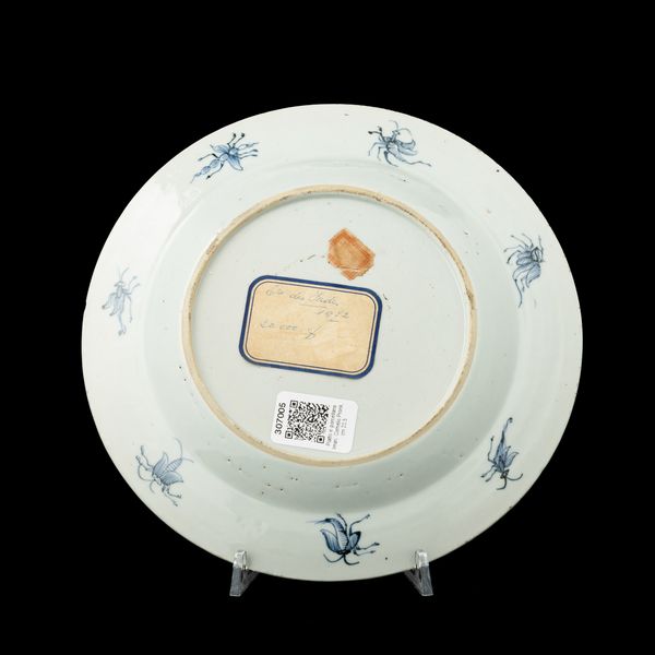 Piatto in porcellana Imari, Cornelis Pronk, Cina, Dinastia Qing, epoca Qianlong, XVIII secolo  - Asta Arte Orientale - Associazione Nazionale - Case d'Asta italiane