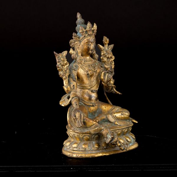 Figura di Buddha in bronzo dorato seduto su doppio fiore di loto con inserti in pietre dure, Nepal, XVII secolo  - Asta Arte Orientale - Associazione Nazionale - Case d'Asta italiane