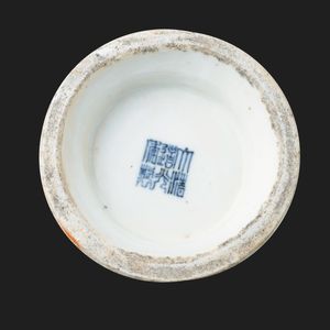 Raro vaso in porcellana Famiglia Rosa ottagonale con decori naturalistici, Cina, Dinastia Qing, marca e del periodo Daoguang (1821-1850)  - Asta Arte Orientale - Associazione Nazionale - Case d'Asta italiane