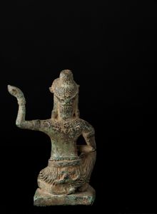 Figura di divinit in bronzo, Indonesia, XII secolo  - Asta Arte Orientale - Associazione Nazionale - Case d'Asta italiane