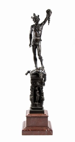 Statua francese in bronzo raffigurante Perseo, copia di Cellini  - Asta Mobili, Oggetti d'arte e Vetri da collezione - Associazione Nazionale - Case d'Asta italiane