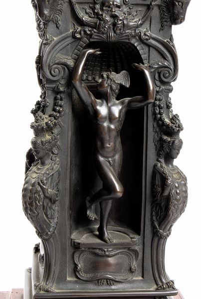 Statua francese in bronzo raffigurante Perseo, copia di Cellini  - Asta Mobili, Oggetti d'arte e Vetri da collezione - Associazione Nazionale - Case d'Asta italiane