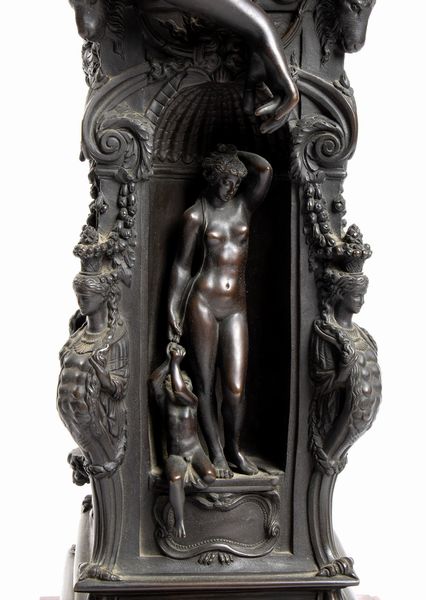 Statua francese in bronzo raffigurante Perseo, copia di Cellini  - Asta Mobili, Oggetti d'arte e Vetri da collezione - Associazione Nazionale - Case d'Asta italiane