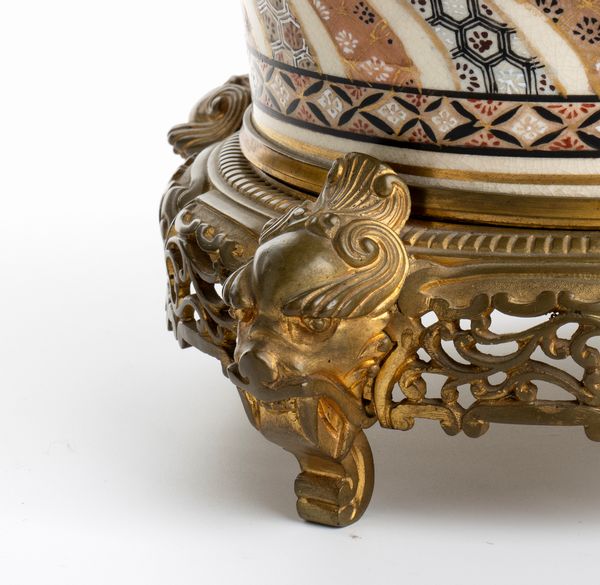 Vaso giapponese Satsuma montato su bronzo francese  - Asta Mobili, Oggetti d'arte e Vetri da collezione - Associazione Nazionale - Case d'Asta italiane