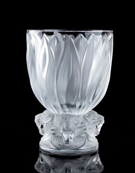 René Lalique
Ay, 1860 - Parigi, 1945 : Vaso francese Giaguari a tre teste  - Asta Mobili, Oggetti d'arte e Vetri da collezione - Associazione Nazionale - Case d'Asta italiane