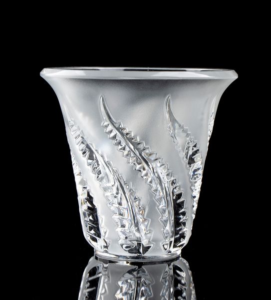 René Lalique
Ay, 1860 - Parigi, 1945 : Vaso francese in cristallo Lobelia  - Asta Mobili, Oggetti d'arte e Vetri da collezione - Associazione Nazionale - Case d'Asta italiane