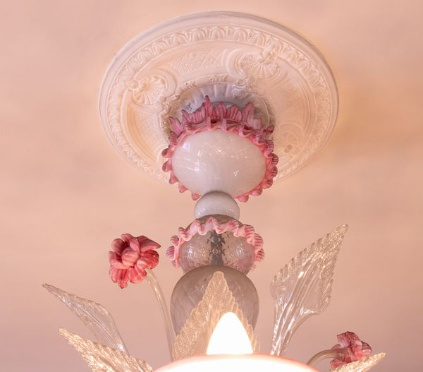 Lampadario Murano italiano color rosa  - Asta Mobili, Oggetti d'arte e Vetri da collezione - Associazione Nazionale - Case d'Asta italiane