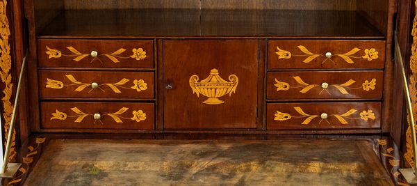 Secretaire olandese in mogano intarsiato, Carlo X  - Asta Mobili, Oggetti d'arte e Vetri da collezione - Associazione Nazionale - Case d'Asta italiane