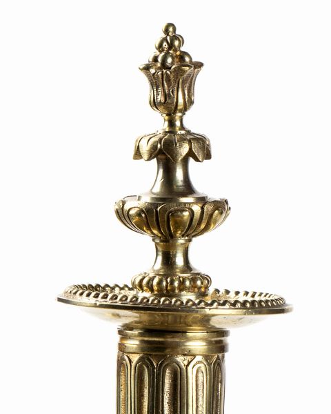 Coppia di candelabri francesi in bronzo dorato  - Asta Mobili, Oggetti d'arte e Vetri da collezione - Associazione Nazionale - Case d'Asta italiane