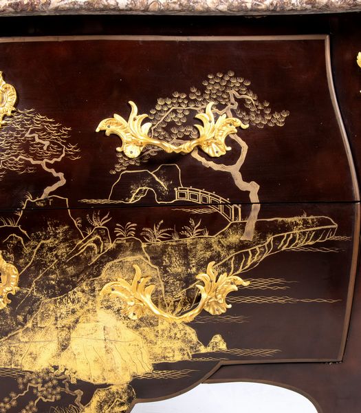 Comò francese dipinto e laccato a chinoiserie  - Asta Mobili, Oggetti d'arte e Vetri da collezione - Associazione Nazionale - Case d'Asta italiane