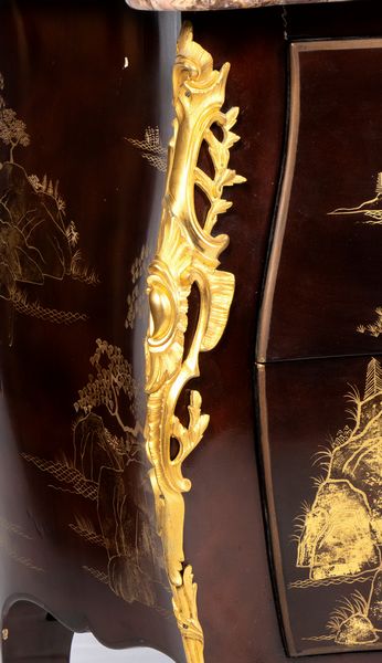 Comò francese dipinto e laccato a chinoiserie  - Asta Mobili, Oggetti d'arte e Vetri da collezione - Associazione Nazionale - Case d'Asta italiane