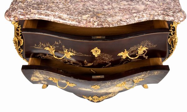 Comò francese dipinto e laccato a chinoiserie  - Asta Mobili, Oggetti d'arte e Vetri da collezione - Associazione Nazionale - Case d'Asta italiane