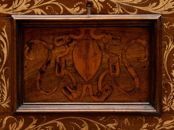 Cassone nuziale in legno di noce  - Asta Mobili, Oggetti d'arte e Vetri da collezione - Associazione Nazionale - Case d'Asta italiane