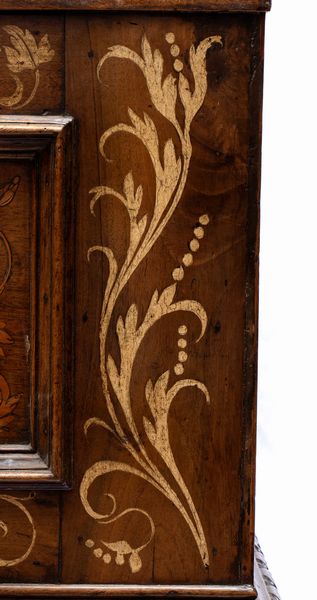 Cassone nuziale in legno di noce  - Asta Mobili, Oggetti d'arte e Vetri da collezione - Associazione Nazionale - Case d'Asta italiane