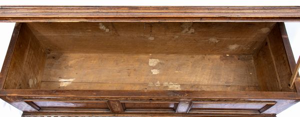 Cassone nuziale in legno di noce  - Asta Mobili, Oggetti d'arte e Vetri da collezione - Associazione Nazionale - Case d'Asta italiane