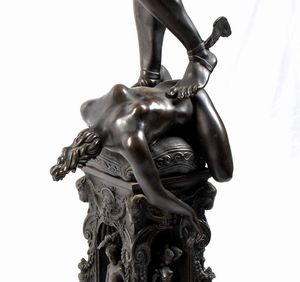 Statua francese in bronzo raffigurante Perseo, copia di Cellini  - Asta Mobili, Oggetti d'arte e Vetri da collezione - Associazione Nazionale - Case d'Asta italiane