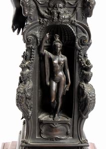 Statua francese in bronzo raffigurante Perseo, copia di Cellini  - Asta Mobili, Oggetti d'arte e Vetri da collezione - Associazione Nazionale - Case d'Asta italiane