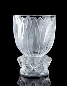 René Lalique
Ay, 1860 - Parigi, 1945 - Vaso francese Giaguari a tre teste