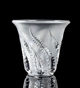 René Lalique
Ay, 1860 - Parigi, 1945 - Vaso francese in cristallo Lobelia