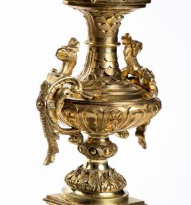 Coppia di candelabri francesi in bronzo dorato  - Asta Mobili, Oggetti d'arte e Vetri da collezione - Associazione Nazionale - Case d'Asta italiane