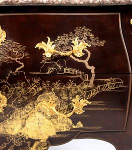 Comò francese dipinto e laccato a chinoiserie  - Asta Mobili, Oggetti d'arte e Vetri da collezione - Associazione Nazionale - Case d'Asta italiane