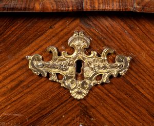 Bureau plate francese con poltrona Chesterfield  - Asta Mobili, Oggetti d'arte e Vetri da collezione - Associazione Nazionale - Case d'Asta italiane