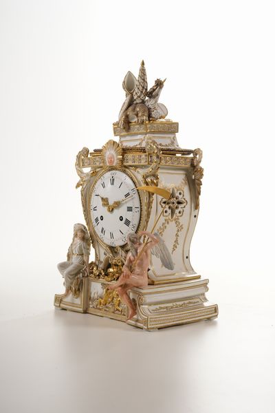 Orologio da tavolo<BR>Napoli, Real Fabbrica Ferdinandea, 1775 circa  - Asta Maioliche e Porcellane da Collezione - Associazione Nazionale - Case d'Asta italiane