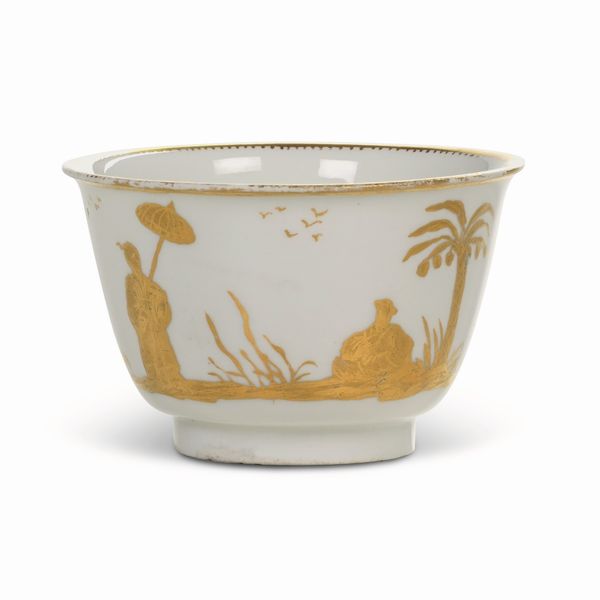 Tazza<BR>Meissen, verso il 1720 (porcellana Bttger)<BR>Augsburg, bottega dei Seuter, 1725-1730 (decorazione)<BR>  - Asta Maioliche e Porcellane da Collezione - Associazione Nazionale - Case d'Asta italiane