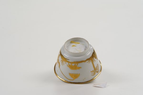 Tazza<BR>Meissen, verso il 1720 (porcellana Bttger)<BR>Augsburg, bottega dei Seuter, 1725-1730 (decorazione)<BR>  - Asta Maioliche e Porcellane da Collezione - Associazione Nazionale - Case d'Asta italiane