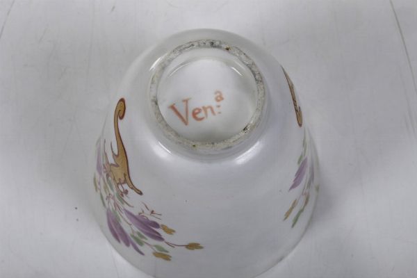 Tazza<BR>Venezia, Manifattura Vezzi, 1725 circa  - Asta Maioliche e Porcellane da Collezione - Associazione Nazionale - Case d'Asta italiane