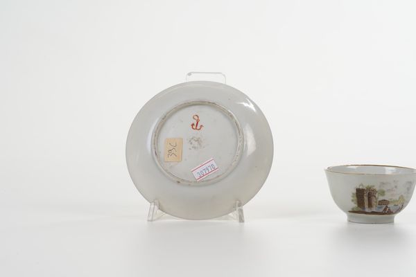 Una tazza e un piattino<BR>Venezia, Manifattura Cozzi 1765-1770 circa<BR>  - Asta Maioliche e Porcellane da Collezione - Associazione Nazionale - Case d'Asta italiane