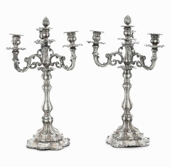 Coppia di candelabri. Manifattura tedesca o austriaca, inizi del XX secolo  - Asta Argenti da collezione | Antichi - Associazione Nazionale - Case d'Asta italiane