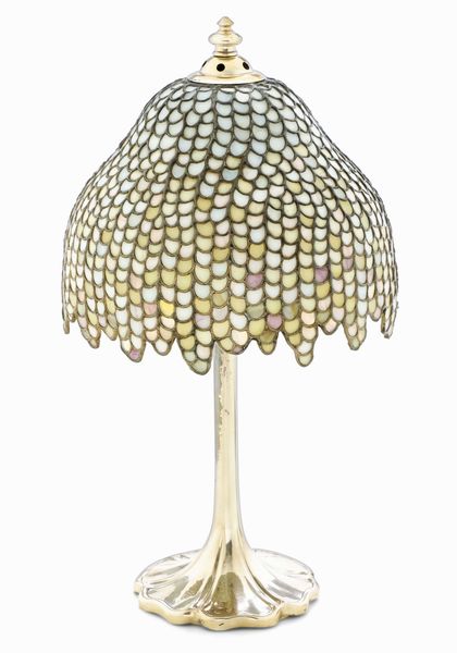 Lampada modello Tiffany. Argenteria artistica italiana del XX-XXI secolo. Argentiere Vavassori, Milano  - Asta Argenti da collezione | Antichi - Associazione Nazionale - Case d'Asta italiane