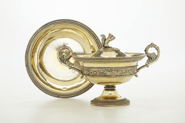 Tazza da puerpera vermeille. Marchi per Parigi in uso dal 1819 al 1838 e marchio di ricontrollo per la citt di Napoli in uso dal 1824 al 1832  - Asta Argenti da collezione | Antichi - Associazione Nazionale - Case d'Asta italiane