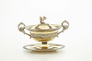 Tazza da puerpera vermeille. Marchi per Parigi in uso dal 1819 al 1838 e marchio di ricontrollo per la citt di Napoli in uso dal 1824 al 1832  - Asta Argenti da collezione | Antichi - Associazione Nazionale - Case d'Asta italiane