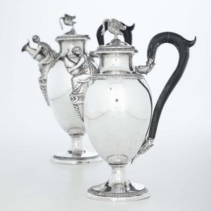 Due caffettiere. Argento  fuso, sbalzato e cesellato. Ausburg 1823. Argentiere Johanneorg Krner (1819-1855)  - Asta Argenti da collezione | Antichi - Associazione Nazionale - Case d'Asta italiane