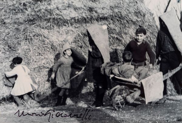 Mario Giacomelli : La buona terra  - Asta Fotografia: Under 1K - Associazione Nazionale - Case d'Asta italiane