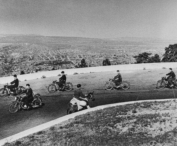 Jewgeni Khaldey : Motociclisti a Tblisi, Georgia  - Asta Fotografia: Under 1K - Associazione Nazionale - Case d'Asta italiane