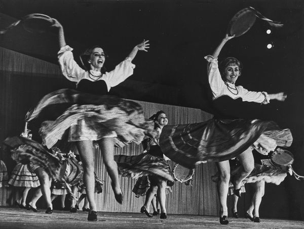 Ferdinando Scianna : Moisseiev, Tarantella Siciliana  - Asta Fotografia: Under 1K - Associazione Nazionale - Case d'Asta italiane