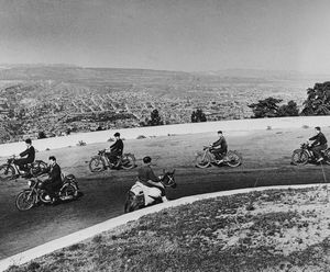 Jewgeni Khaldey - Motociclisti a Tblisi, Georgia