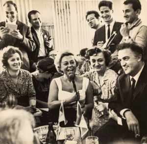 Mikhail Ozersky, Attribuito a - Julietta Masina and Federico Fellini at press conference in Moscow