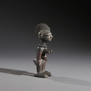 Scultura gemello Ibeji singola. Yoruba - Nigeria.  - Asta Asta 464 | WUNDERKAMMER, CURIOSITIES & ETNOGRAFICA - GENIUS & ART Online - Associazione Nazionale - Case d'Asta italiane