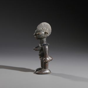 Scultura gemello Ibeji singola. Yoruba - Nigeria.  - Asta Asta 464 | WUNDERKAMMER, CURIOSITIES & ETNOGRAFICA - GENIUS & ART Online - Associazione Nazionale - Case d'Asta italiane