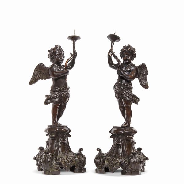 COPPIA DI PUTTI REGGICERO, ROMA, INIZI SECOLO XVIII  - Asta SCULTURE E OGGETTI D'ARTE DAL MEDIOEVO ALL'OTTOCENTO - Associazione Nazionale - Case d'Asta italiane