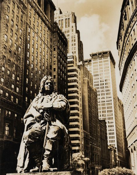 BERENICE ABBOTT : De Peyster Statue, Bowling Green, Manhattan  - Asta Fotografia - Associazione Nazionale - Case d'Asta italiane