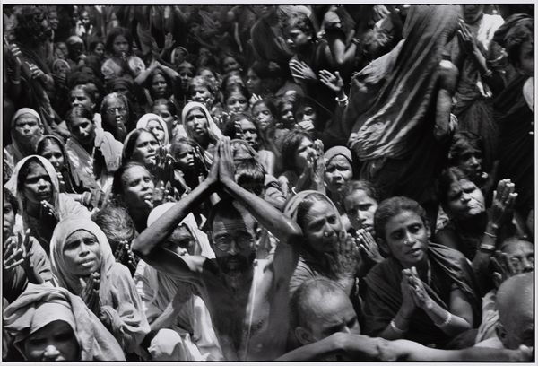 Henri Cartier-Bresson : Funeral of the Bhagwan Sri Ramana Maharshi, Tiruvannamalai, India  - Asta Fotografia - Associazione Nazionale - Case d'Asta italiane