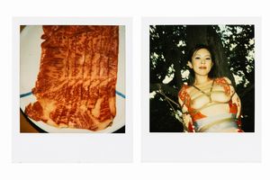 NOBUYOSHI ARAKI : Due polaroid: Bondage / Food  - Asta Fotografia - Associazione Nazionale - Case d'Asta italiane