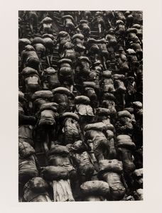 Sebastião Salgado : Gold Mine, Serra Pelada, Brazil, dalla serie 'Workers'  - Asta Fotografia - Associazione Nazionale - Case d'Asta italiane