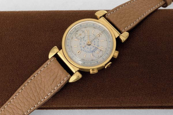 ROLEX : Cronografo antimagnetico ref 3082 in oro giallo 18k con anse snodate e tasti a oliva, due contatori e scala tachimetrica a chiocciola  - Asta Orologi da Polso - Associazione Nazionale - Case d'Asta italiane