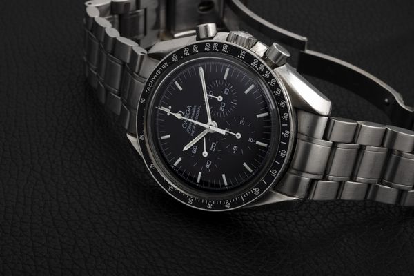 OMEGA : Sportivo Speedmaster Professional ref 145.0022 in acciaio inossidabile con anse elicoidale, ghiera tachimetrica e tasti a pompa, carica manuale e vetro plexiglass  - Asta Orologi da Polso - Associazione Nazionale - Case d'Asta italiane